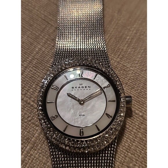 Vintage Skagen Denmark Wristwatch Diamond Silver Women Needs New Band & BATTERY